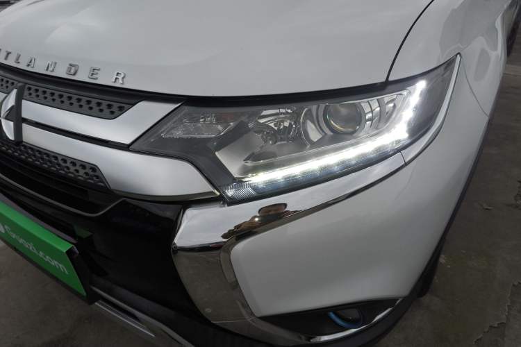 Used Mitsubishi Outlander 2019 2.0L Two-Wheel Drive Comfort Edition 5 Seats China VI Standard Left Front Headlight