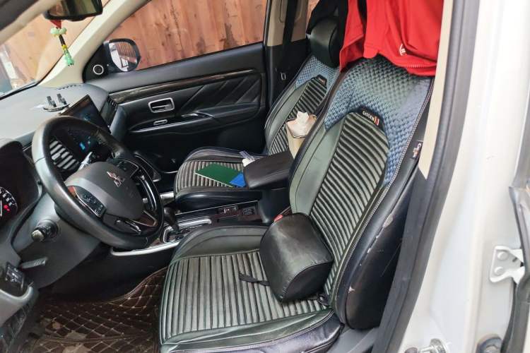 Used Mitsubishi Outlander 2019 2.0L Two-Wheel Drive Comfort Edition 7 Seats China V Emission Standard Left Front Seat