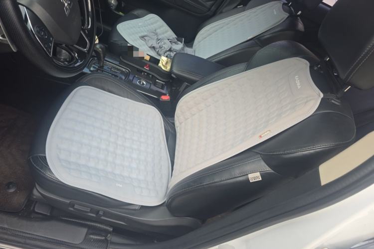 Used Mitsubishi Outlander 2019 2.4L 4x4 Zhi Xiang Edition 7 Seats China VI Standard Left Front Seat