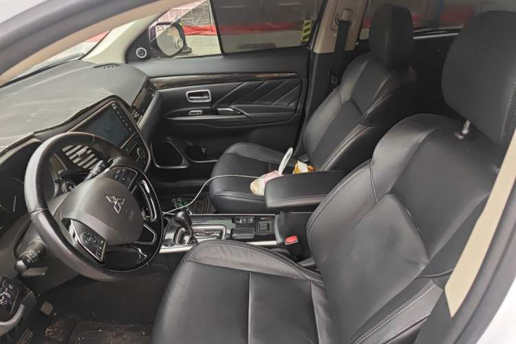 Used Mitsubishi Outlander 2019 2.0L Two-Wheel Drive Comfort Edition 5 Seats China V Emission Standard Left Front Seat