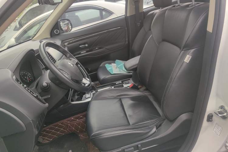 Used Mitsubishi Outlander 2019 2.0L Two-Wheel Drive Comfort Edition 5 Seats China VI Standard Left Front Seat