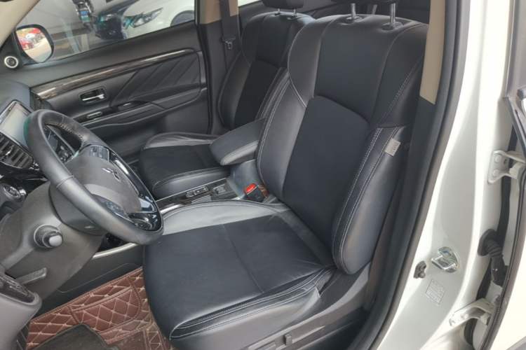 Used Mitsubishi Outlander 2019 2.0L Two-Wheel Drive Comfort Edition 5 Seats China VI Standard Left Front Seat