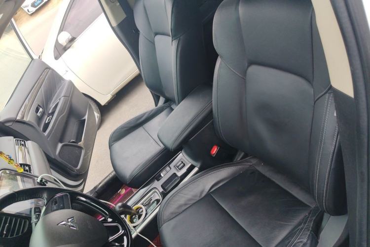 Used Mitsubishi Outlander 2019 2.0L Two-Wheel Drive Comfort Edition 5 Seats China VI Standard Left Front Seat
