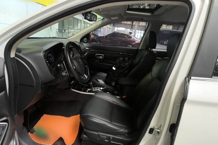 Used Mitsubishi Outlander 2019 2.4L 4x4 Zhi Xiang Edition 5 Seats China VI Standard Left Front Seat