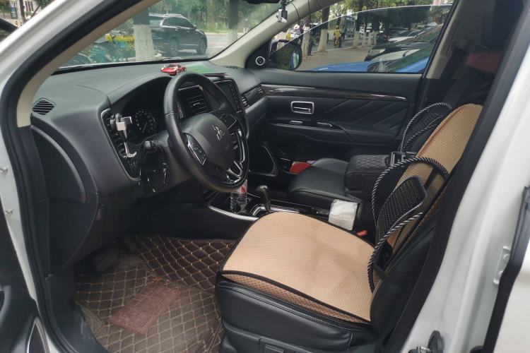 Used Mitsubishi Outlander 2019 2.0L Two-Wheel Drive Comfort Edition 5 Seats China VI Standard Left Front Seat