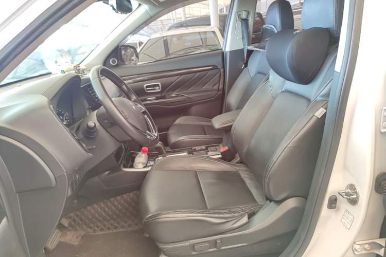 Used Mitsubishi Outlander 2019 2.0L Two-Wheel Drive Comfort Edition 5 Seats China VI Standard Left Front Seat