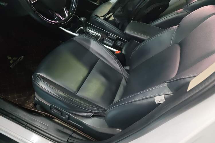 Used Mitsubishi Outlander 2019 2.0L Two-Wheel Drive Comfort Edition 5 Seats China VI Standard Left Front Seat