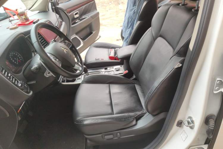 Used Mitsubishi Outlander 2019 2.4L 4x4 Zhi Xiang Edition 5 Seats China V Emission Standard Left Front Seat