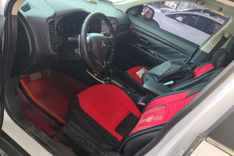 Used Mitsubishi Outlander 2019 2.4L 4x4 Zhi Xiang Edition 7 Seats China V Emission Standard Left Front Seat