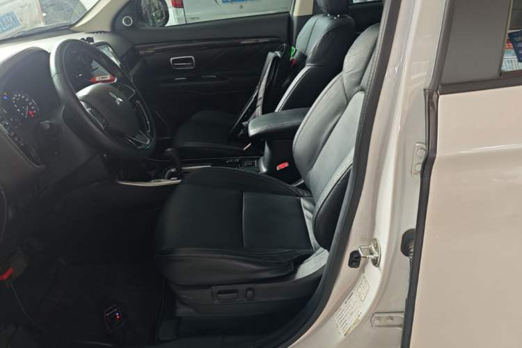 Used Mitsubishi Outlander 2019 2.0L Two-Wheel Drive Comfort Edition 5 Seats China V Standard Left Front Seat