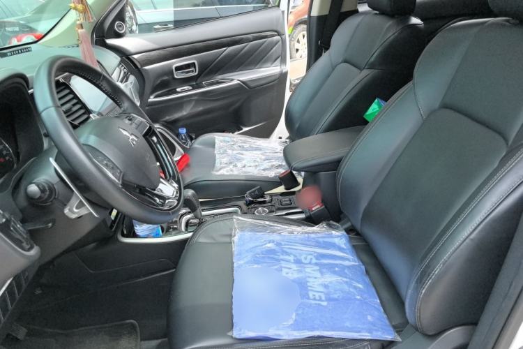 Used Mitsubishi Outlander 2019 2.4L 4x4 Zhi Xiang Edition 7 Seats China VI Standard Left Front Seat
