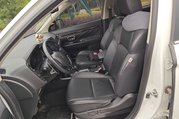 Used Mitsubishi Outlander 2019 2.4L Two-Wheel Drive ZhiXing Version 5 Seats China V Emission Standard Left Front Seat