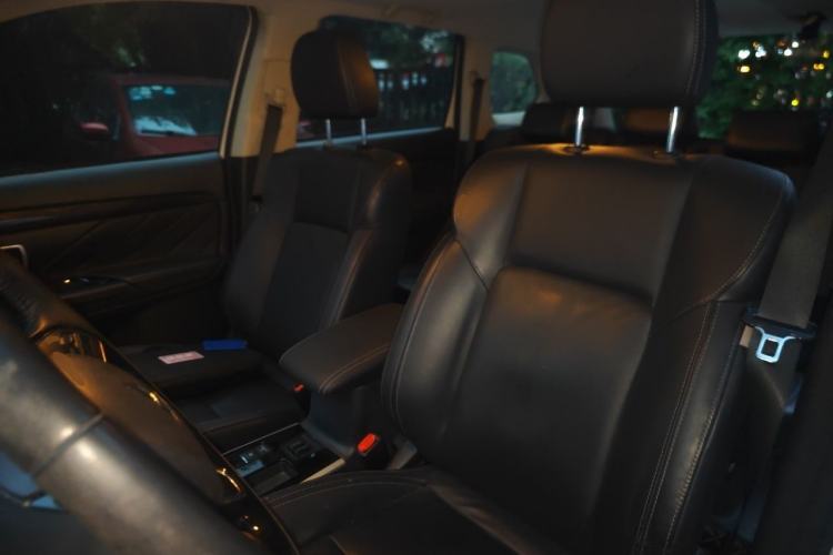 Used Mitsubishi Outlander 2019 2.0L Two-Wheel Drive Comfort Edition 7-Seater China VI Standard Left Front Seat