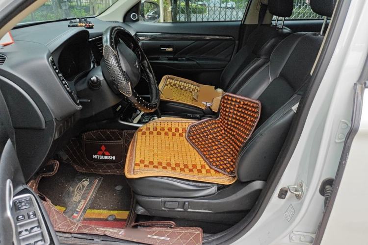 Used Mitsubishi Outlander 2019 2.0L Two-Wheel Drive Comfort Edition 7-Seater China VI Standard Left Front Seat