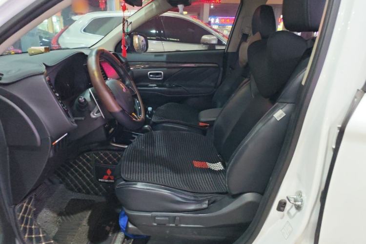 Used Mitsubishi Outlander 2019 2.4L 4x4 Zhi Xiang Edition 7 Seats China VI Standard Left Front Seat