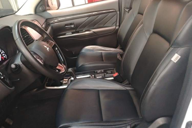 Used Mitsubishi Outlander 2019 2.0L Two-Wheel Drive Comfort Edition 5 Seats China VI Standard Left Front Seat