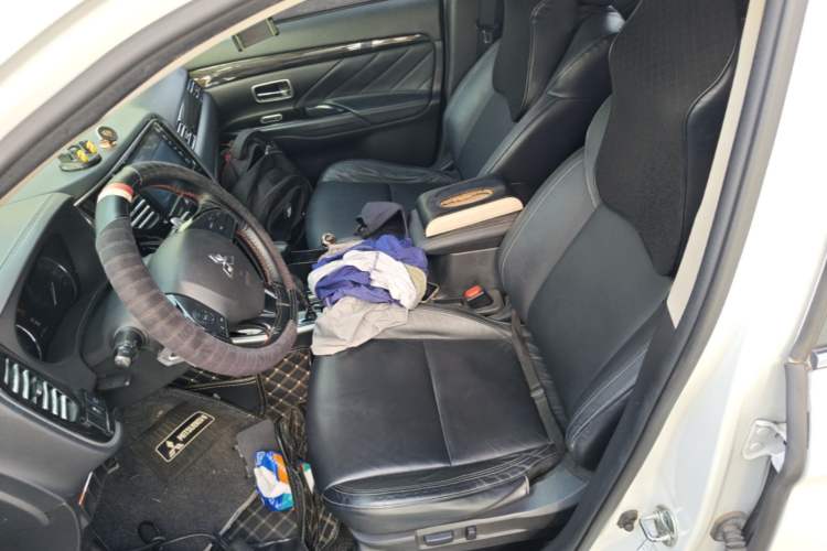 Used Mitsubishi Outlander 2019 2.4L 4x4 Zhi Xiang Edition 5 Seats China V Emission Standard Left Front Seat