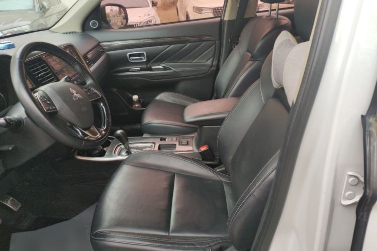Used Mitsubishi Outlander 2019 2.0L Two-Wheel Drive Comfort Edition 7-Seater China VI Standard Left Front Seat