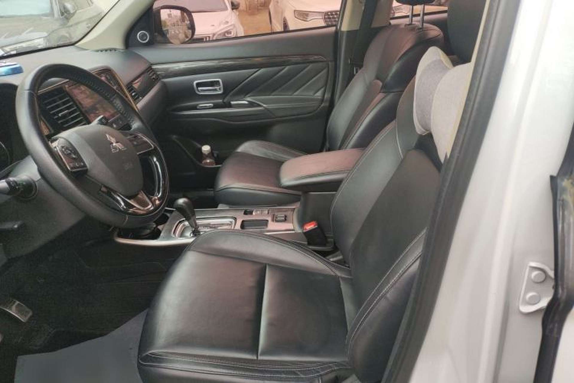 Used Mitsubishi Outlander 2019 2.0L Two-Wheel Drive Comfort Edition 7-Seater China VI Standard Left Front Seat