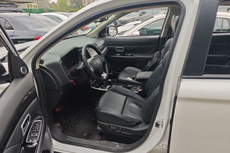Used Mitsubishi Outlander 2019 2.0L Two-Wheel Drive Comfort Edition 5 Seats China VI Standard Left Front Seat