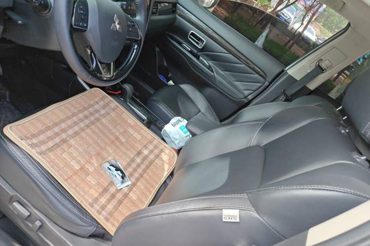 Used Mitsubishi Outlander 2019 2.0L Two-Wheel Drive Comfort Edition 5 Seats China VI Standard Left Front Seat