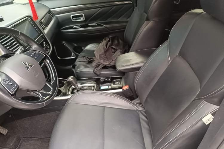Used Mitsubishi Outlander 2019 2.0L Two-Wheel Drive Comfort Edition 5 Seats China VI Standard Left Front Seat