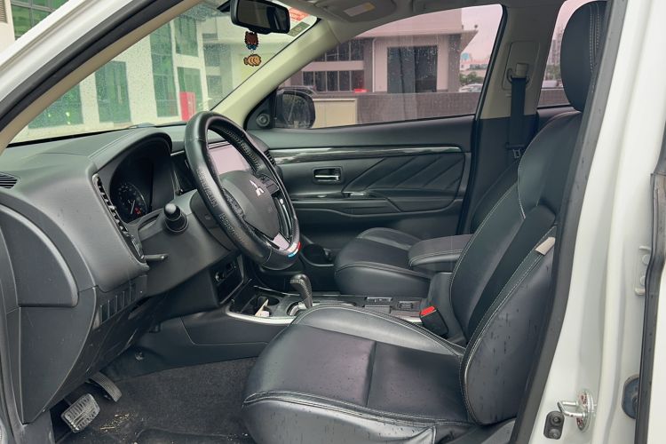 Used Mitsubishi Outlander 2019 2.0L Two-Wheel Drive Comfort Edition 5 Seats China VI Standard Left Front Seat