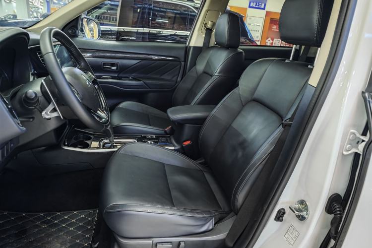 Used Mitsubishi Outlander 2019 2.4L 4x4 Zhi Xiang Edition 5 Seats China VI Standard Left Front Seat