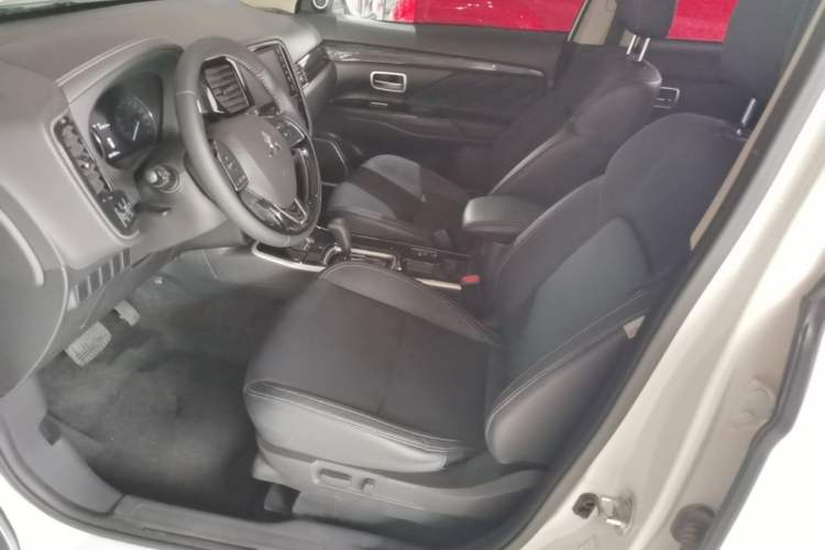 Used Mitsubishi Outlander 2019 2.0L Two-Wheel Drive Comfort Edition 7-Seater China VI Standard Left Front Seat
