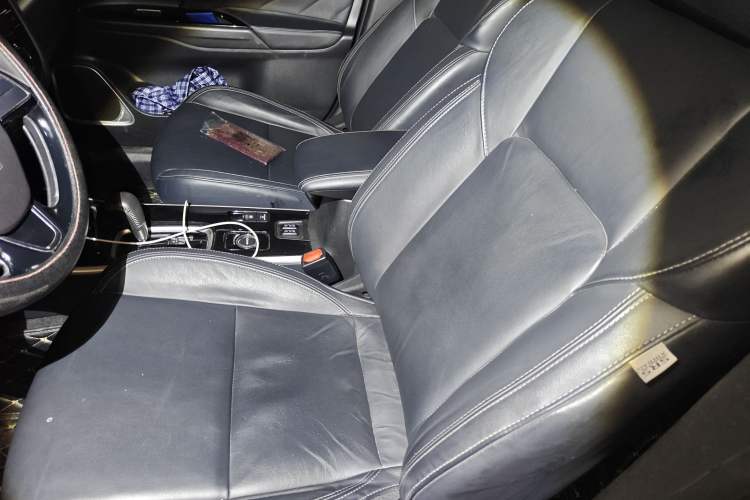 Used Mitsubishi Outlander 2019 2.4L 4x4 Zhi Xiang Edition 5 Seats China V Emission Standard Left Front Seat