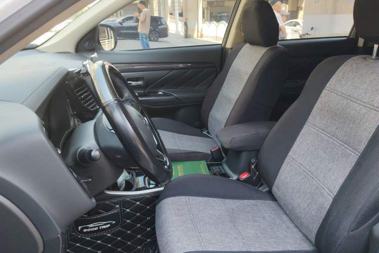 Used Mitsubishi Outlander 2019 2.0L Two-Wheel Drive Comfort Edition 5 Seats China VI Standard Left Front Seat