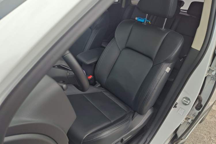 Used Mitsubishi Outlander 2019 2.0L Two-Wheel Drive Comfort Edition 7-Seater China VI Standard Left Front Seat