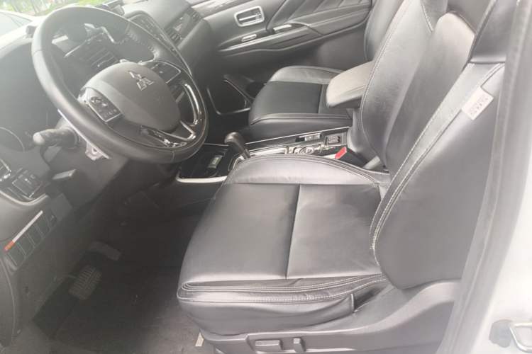 Used Mitsubishi Outlander 2019 2.4L 4x4 Zhi Xiang Edition 7 Seats China VI Standard Left Front Seat