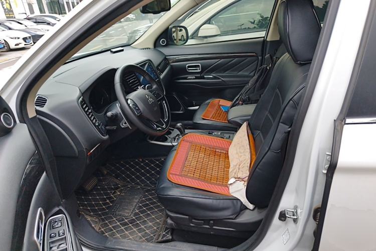Used Mitsubishi Outlander 2019 2.4L 4x4 Zhi Xiang Edition 7 Seats China VI Standard Left Front Seat