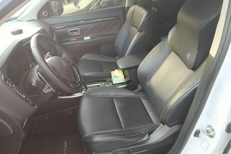 Used Mitsubishi Outlander 2019 2.4L 4x4 Zhi Xiang Edition 7 Seats China VI Standard Left Front Seat