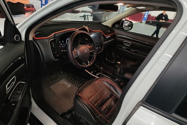 Used Mitsubishi Outlander 2019 2.0L Two-Wheel Drive Comfort Edition 5 Seats China VI Standard Left Front Seat