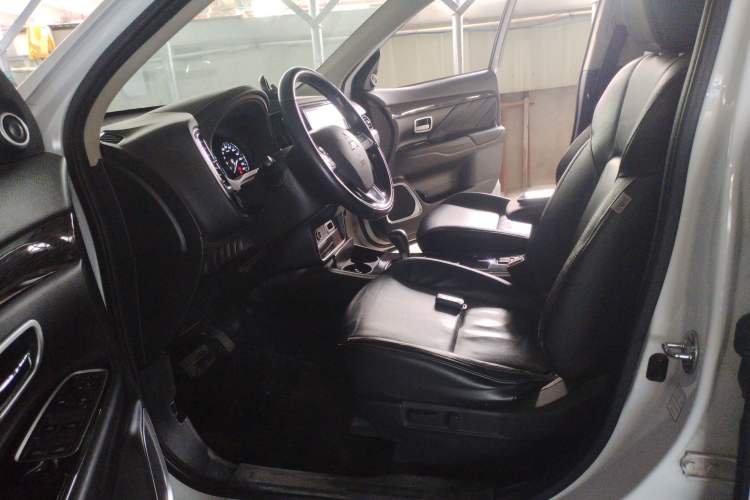 Used Mitsubishi Outlander 2019 2.0L Two-Wheel Drive Comfort Edition 5 Seats China VI Standard Left Front Seat