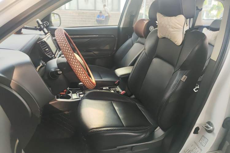 Used Mitsubishi Outlander 2019 2.0L Two-Wheel Drive Comfort Edition 5 Seats China VI Standard Left Front Seat