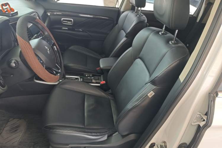 Used Mitsubishi Outlander 2019 2.0L Two-Wheel Drive Comfort Edition 5 Seats China V Standard Left Front Seat