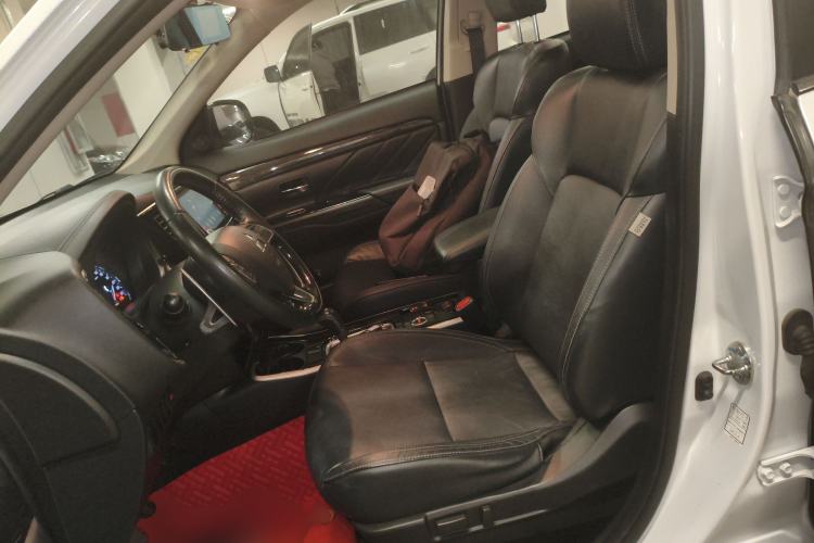 Used Mitsubishi Outlander 2019 2.4L 4x4 Zhi Xiang Edition 7 Seats China VI Standard Left Front Seat