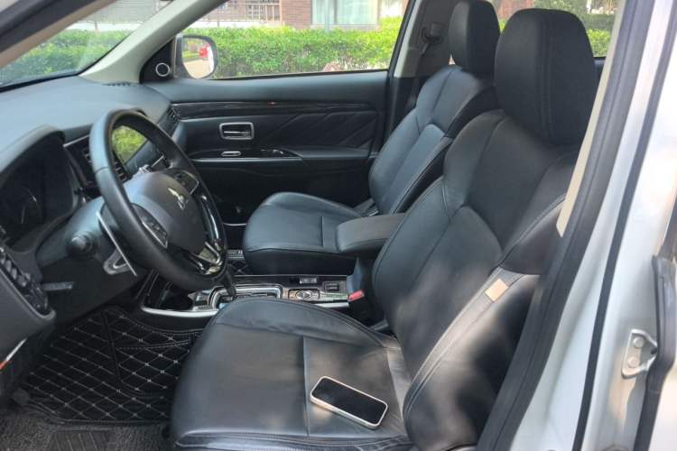 Used Mitsubishi Outlander 2019 2.4L 4x4 Zhi Xiang Edition 7 Seats China VI Standard Left Front Seat