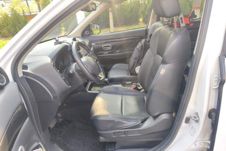 Used Mitsubishi Outlander 2019 2.0L Two-Wheel Drive Comfort Edition 5 Seats China VI Standard Left Front Seat