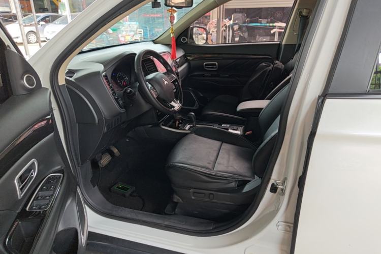 Used Mitsubishi Outlander 2019 2.0L Two-Wheel Drive Comfort Edition 5 Seats China V Standard Left Front Seat
