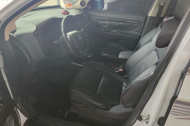 Used Mitsubishi Outlander 2019 2.0L Two-Wheel Drive Comfort Edition 5 Seats China V Standard Left Front Seat