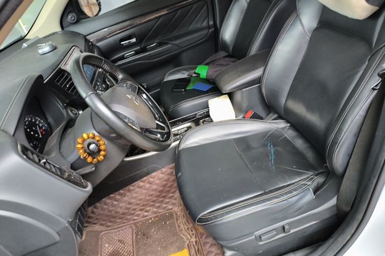 Used Mitsubishi Outlander 2019 2.0L Two-Wheel Drive Comfort Edition 5 Seats China VI Standard Left Front Seat