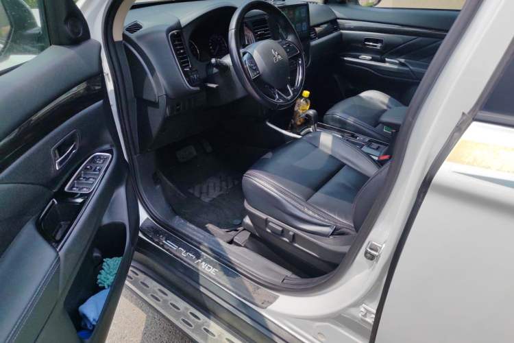 Used Mitsubishi Outlander 2019 2.0L Two-Wheel Drive Comfort Edition 5 Seats China VI Standard Left Front Seat