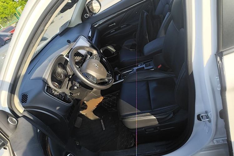 Used Mitsubishi Outlander 2019 2.0L Two-Wheel Drive Comfort Edition 5 Seats China VI Standard Left Front Seat