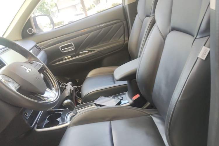 Used Mitsubishi Outlander 2019 2.0L Two-Wheel Drive Comfort Edition 5 Seats China VI Standard Left Front Seat