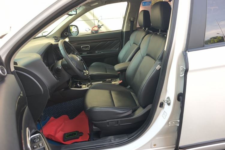 Used Mitsubishi Outlander 2019 2.0L Two-Wheel Drive Comfort Edition 5 Seats China VI Standard Left Front Seat