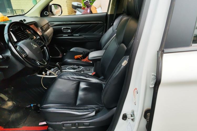 Used Mitsubishi Outlander 2019 2.0L Two-Wheel Drive Comfort Edition 5 Seats China VI Standard Left Front Seat